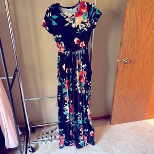 Floral black stretchy maxi dress